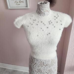 NWOT MUSE soft fuzzy ivory short sleeve bling sweater XS beautiful